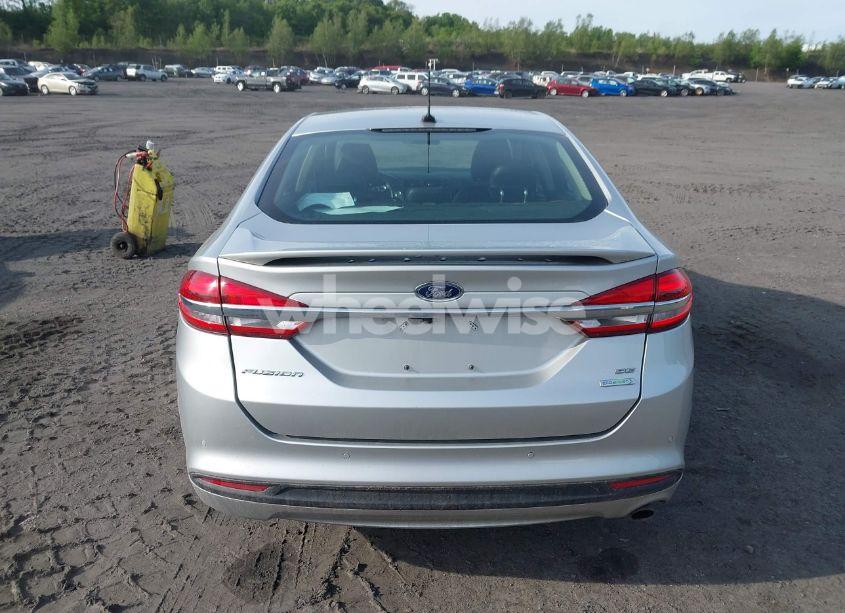 Photo 16 of 2018 Ford Fusion SE (VIN 3FA6P0HD2JR142743)