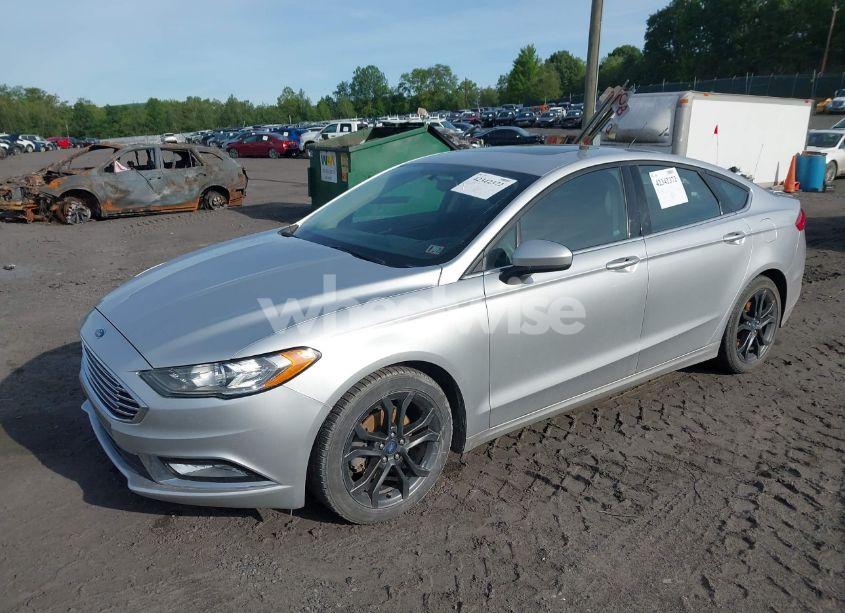 Photo 2 of 2018 Ford Fusion SE (VIN 3FA6P0HD2JR142743)