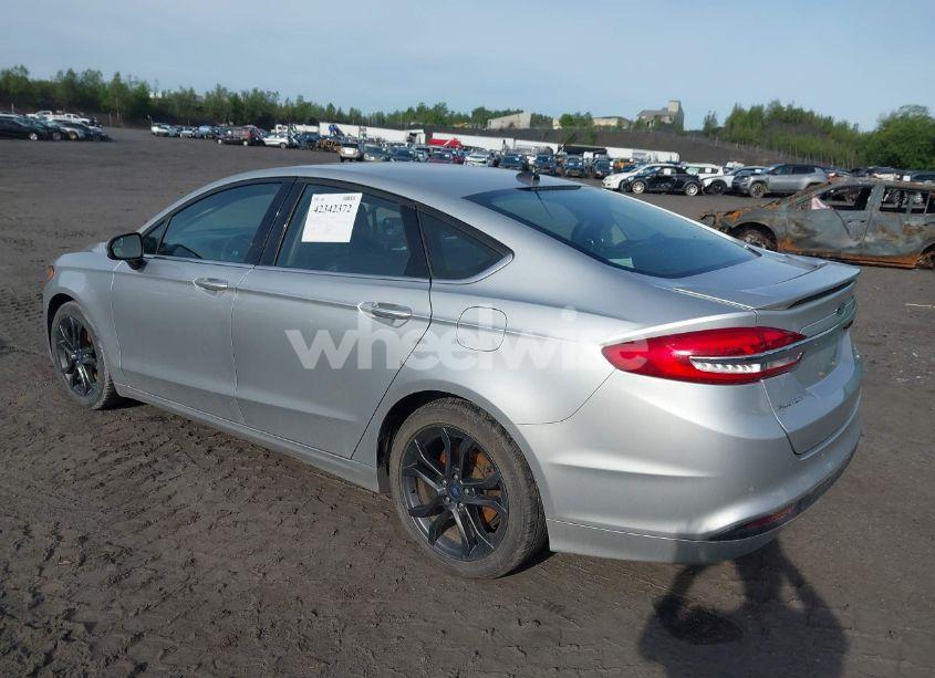 Photo 3 of 2018 Ford Fusion SE (VIN 3FA6P0HD2JR142743)
