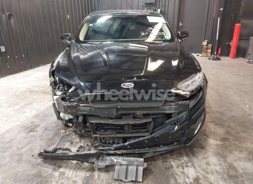 Photo 12 of 2018 Ford Fusion SE (VIN 3FA6P0HD2JR195393)