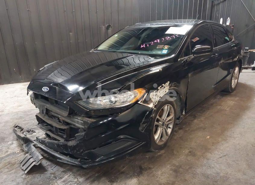 Photo 2 of 2018 Ford Fusion SE (VIN 3FA6P0HD2JR195393)