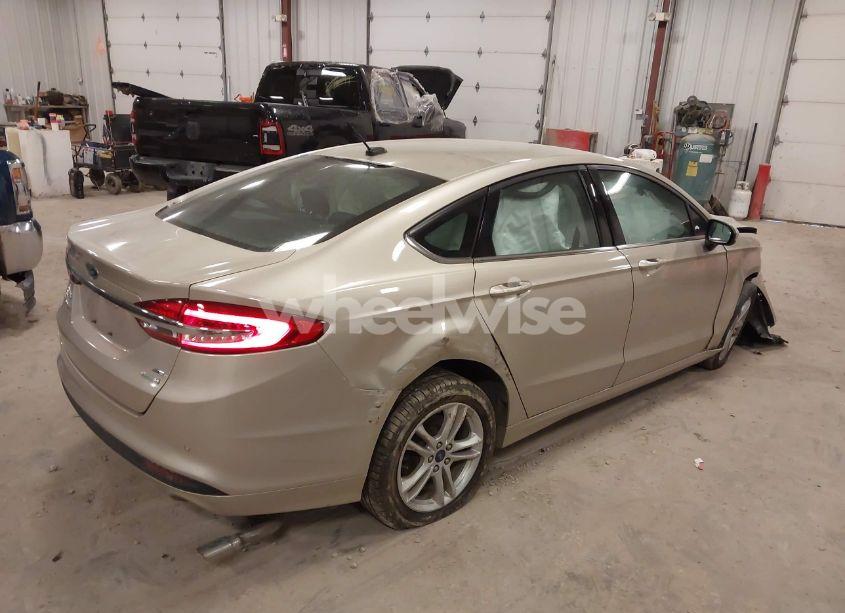 Photo 4 of 2018 Ford Fusion SE (VIN 3FA6P0HD2JR201693)