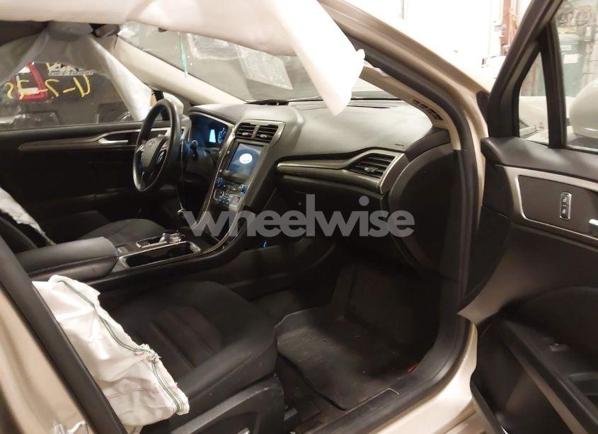 Photo 5 of 2018 Ford Fusion SE (VIN 3FA6P0HD2JR201693)