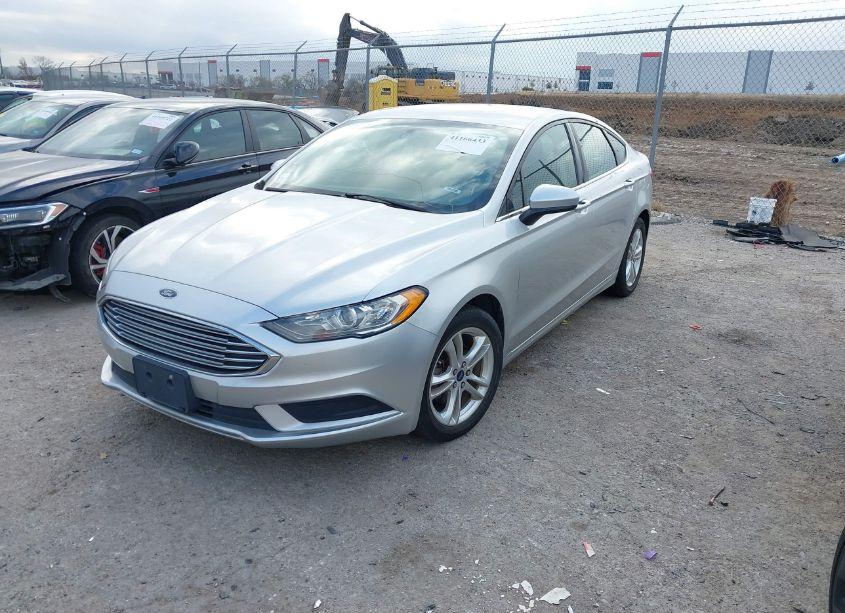 Photo 2 of 2018 Ford Fusion SE (VIN 3FA6P0HD2JR202097)