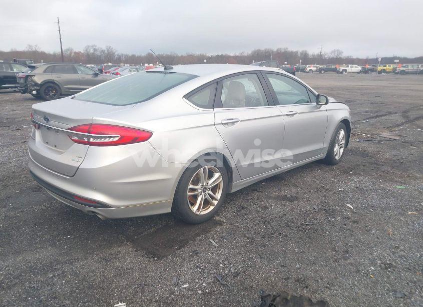 Photo 4 of 2018 Ford Fusion SE (VIN 3FA6P0HD2JR207865)