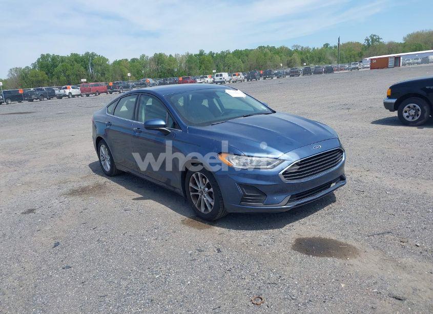 2019 Ford Fusion SE (VIN 3FA6P0HD2KR126379) main photo