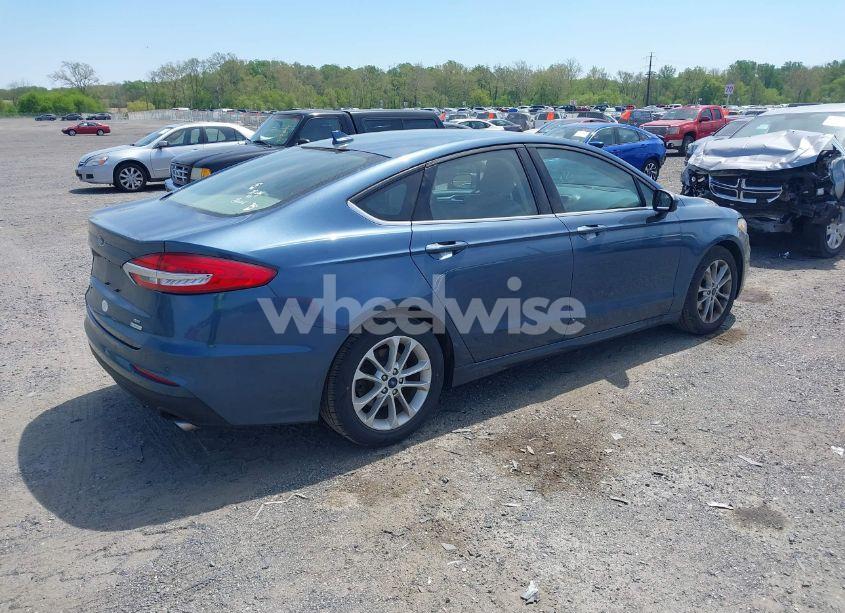 Photo 4 of 2019 Ford Fusion SE (VIN 3FA6P0HD2KR126379)