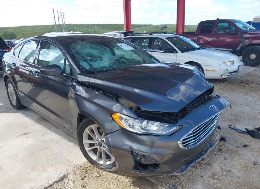 2019 Ford Fusion SE (VIN 3FA6P0HD2KR162167) main photo