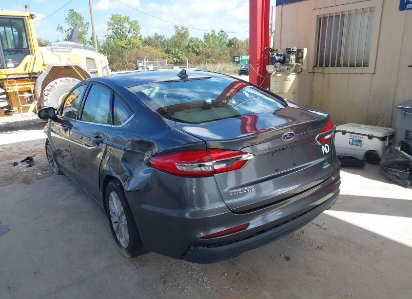 Photo 3 of 2019 Ford Fusion SE (VIN 3FA6P0HD2KR162167)