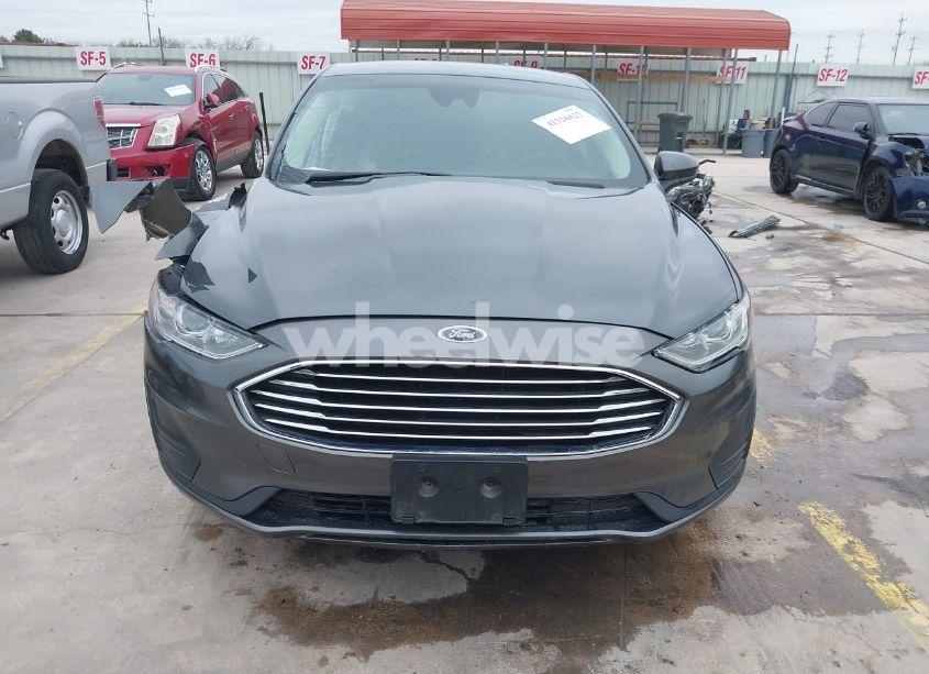 Photo 13 of 2019 Ford Fusion SE (VIN 3FA6P0HD2KR170737)