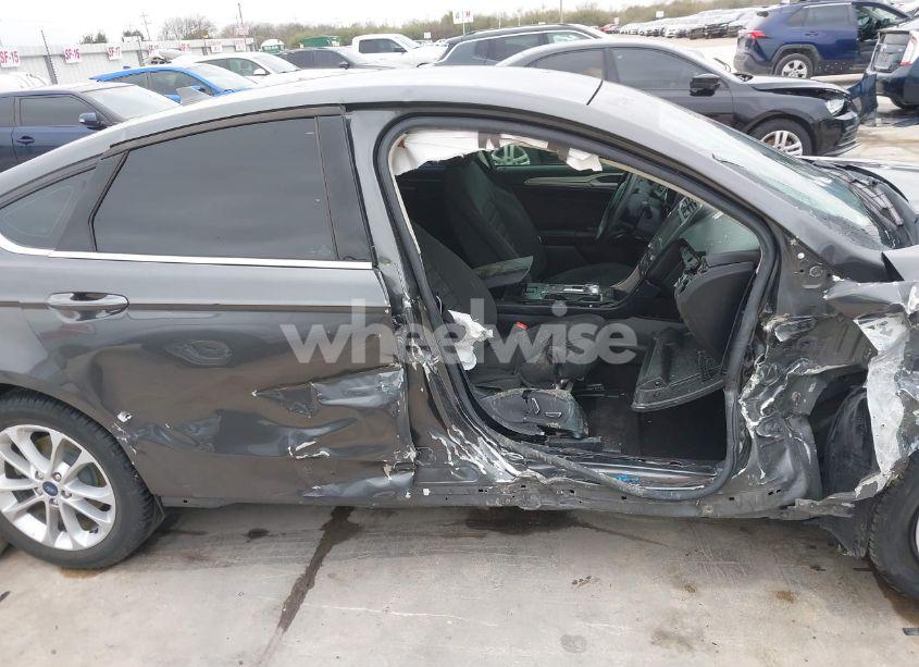 Photo 14 of 2019 Ford Fusion SE (VIN 3FA6P0HD2KR170737)