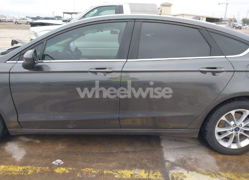 Photo 15 of 2019 Ford Fusion SE (VIN 3FA6P0HD2KR170737)