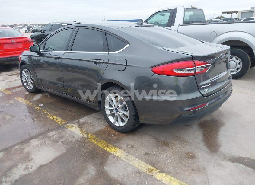 Photo 3 of 2019 Ford Fusion SE (VIN 3FA6P0HD2KR170737)