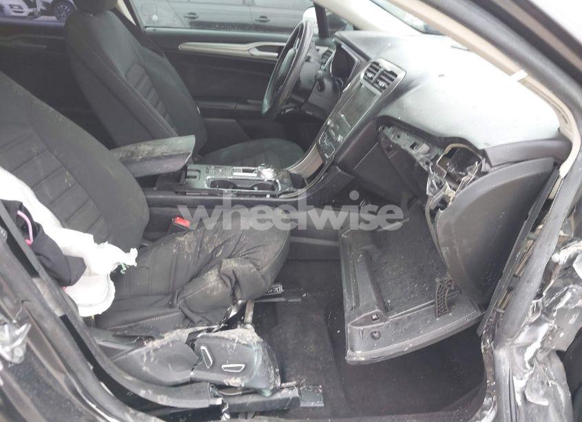 Photo 5 of 2019 Ford Fusion SE (VIN 3FA6P0HD2KR170737)