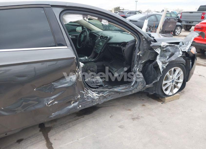 Photo 6 of 2019 Ford Fusion SE (VIN 3FA6P0HD2KR170737)