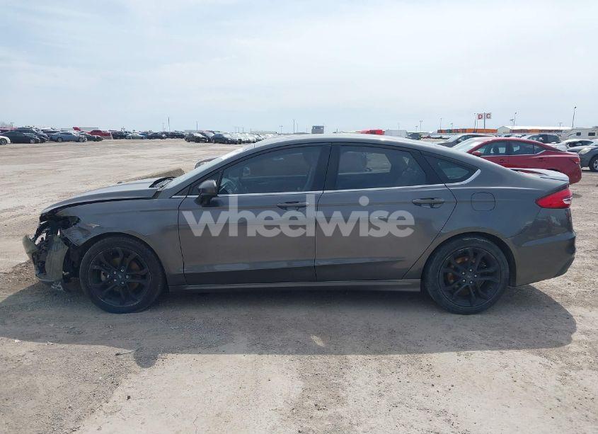 Photo 14 of 2019 Ford Fusion SE (VIN 3FA6P0HD2KR172665)