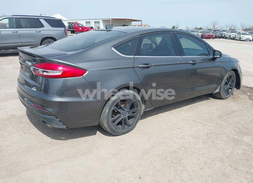 Photo 4 of 2019 Ford Fusion SE (VIN 3FA6P0HD2KR172665)