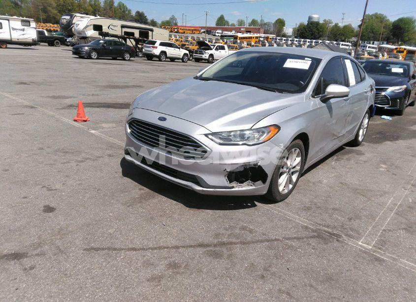 Photo 2 of 2019 Ford Fusion SE (VIN 3FA6P0HD2KR186307)
