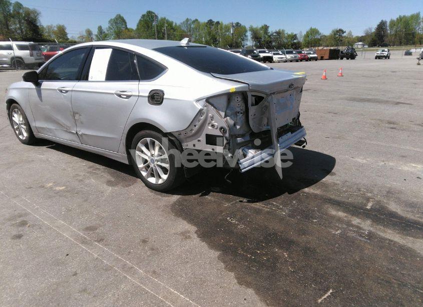 Photo 3 of 2019 Ford Fusion SE (VIN 3FA6P0HD2KR186307)