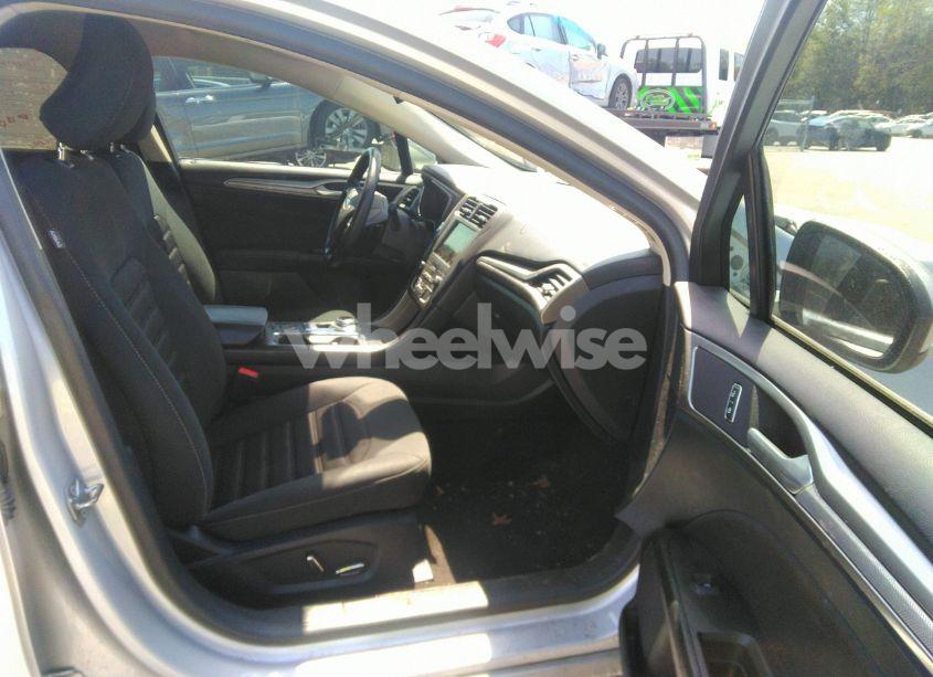 Photo 5 of 2019 Ford Fusion SE (VIN 3FA6P0HD2KR186307)