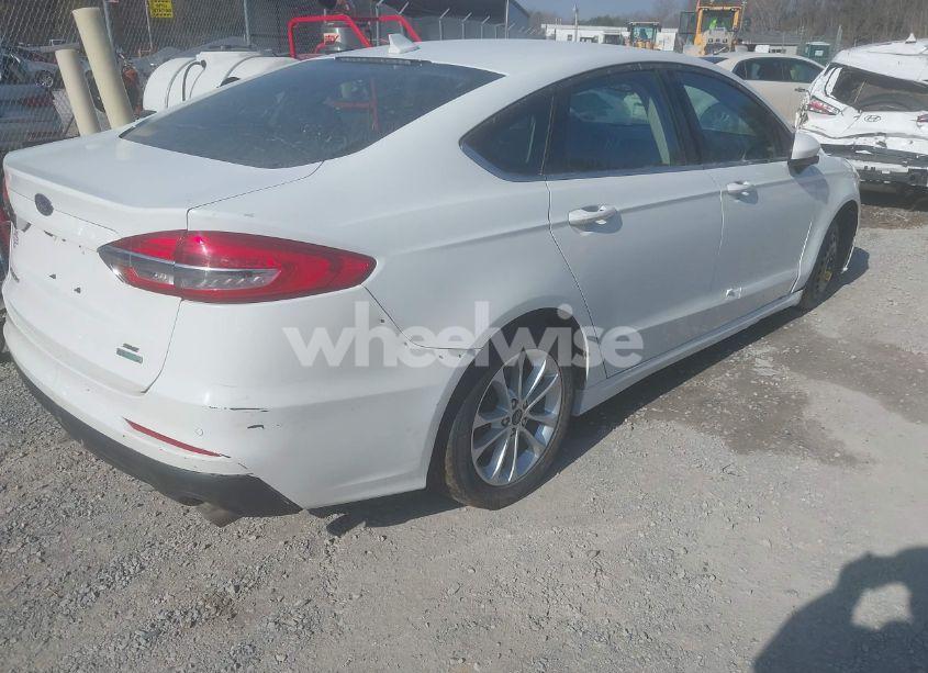 Photo 4 of 2020 Ford Fusion SE (VIN 3FA6P0HD2LR103489)
