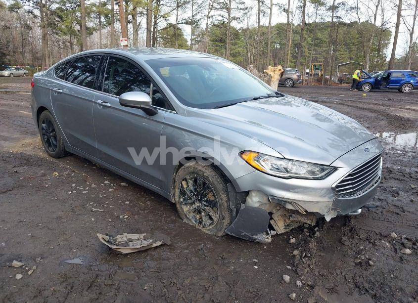2020 Ford Fusion SE (VIN 3FA6P0HD2LR105081) main photo