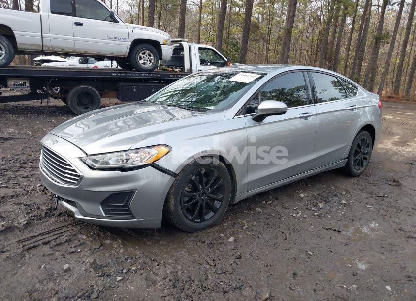 Photo 2 of 2020 Ford Fusion SE (VIN 3FA6P0HD2LR105081)