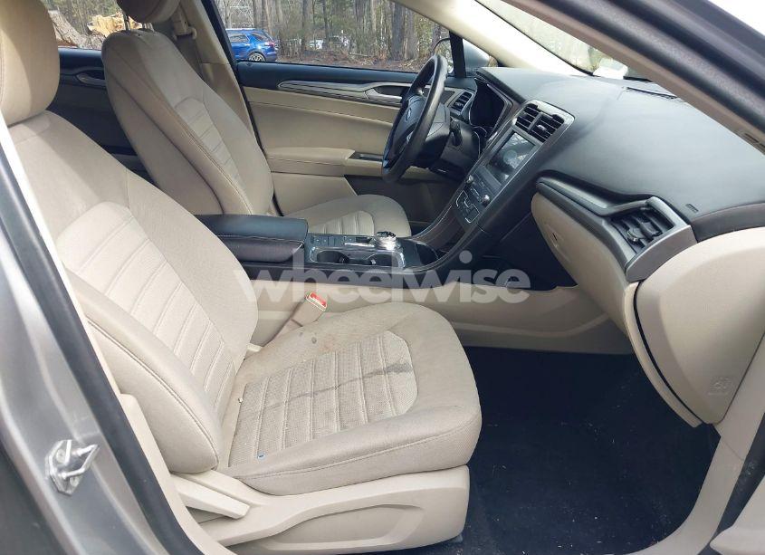 Photo 5 of 2020 Ford Fusion SE (VIN 3FA6P0HD2LR105081)