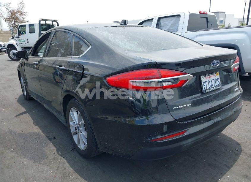 Photo 3 of 2020 Ford Fusion SE (VIN 3FA6P0HD2LR120129)