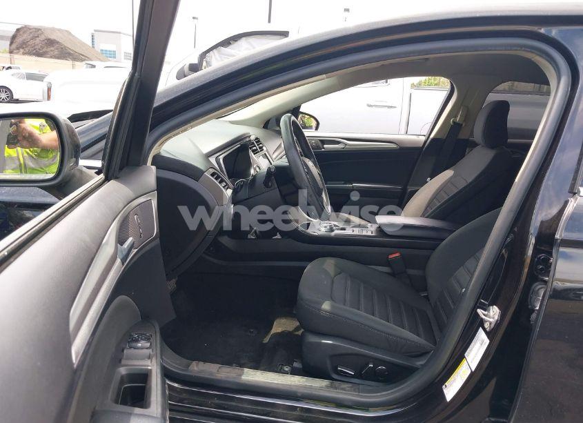 Photo 5 of 2020 Ford Fusion SE (VIN 3FA6P0HD2LR120129)