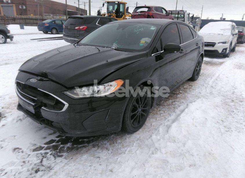 Photo 2 of 2020 Ford Fusion SE (VIN 3FA6P0HD2LR124486)