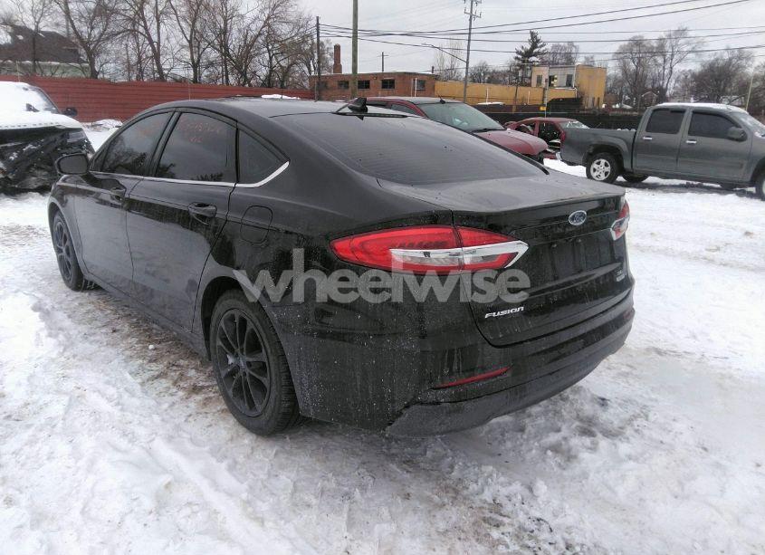 Photo 3 of 2020 Ford Fusion SE (VIN 3FA6P0HD2LR124486)