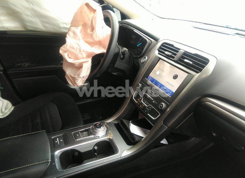 Photo 5 of 2020 Ford Fusion SE (VIN 3FA6P0HD2LR124486)