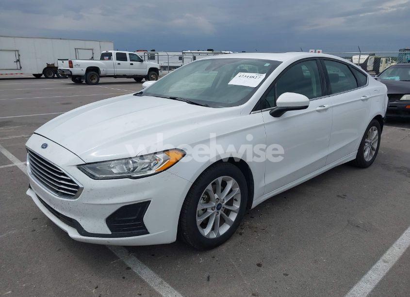 Photo 2 of 2020 Ford Fusion SE (VIN 3FA6P0HD2LR136072)