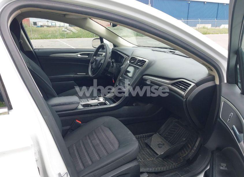 Photo 5 of 2020 Ford Fusion SE (VIN 3FA6P0HD2LR136072)