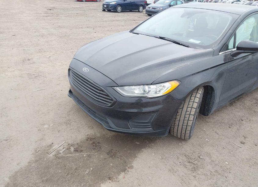 Photo 2 of 2020 Ford Fusion SE (VIN 3FA6P0HD2LR167130)