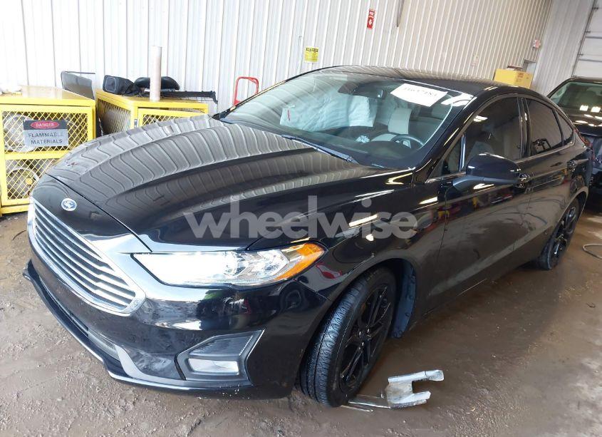 Photo 2 of 2020 Ford Fusion SE (VIN 3FA6P0HD2LR186356)