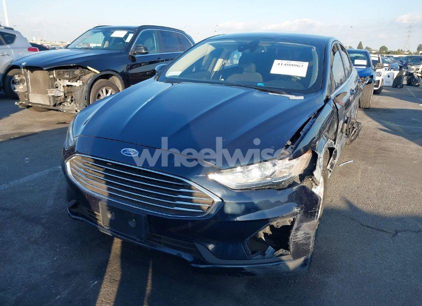 Photo 2 of 2020 Ford Fusion SE (VIN 3FA6P0HD2LR199334)