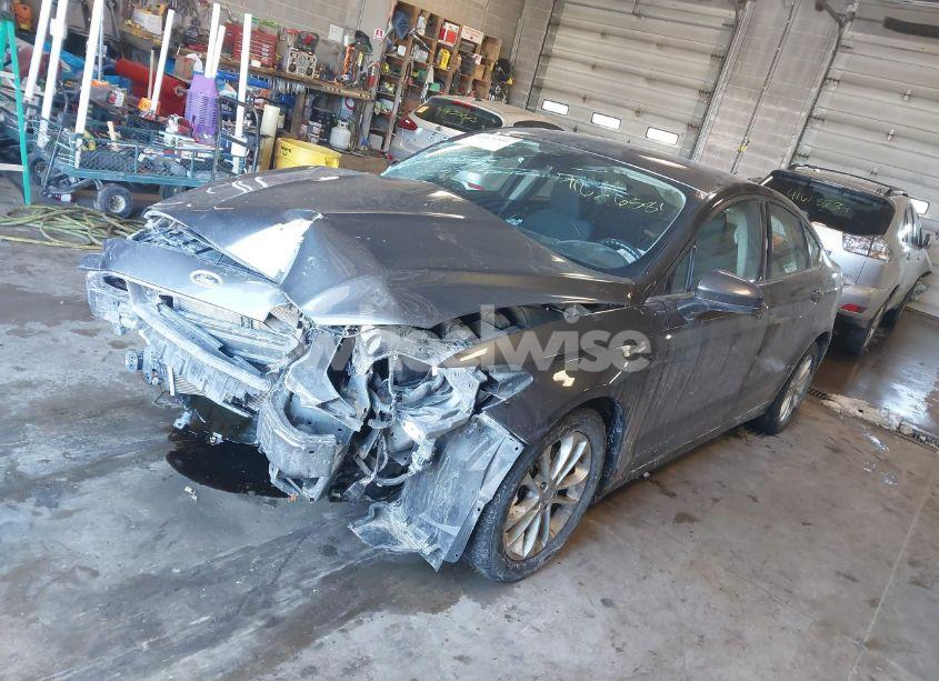 Photo 2 of 2020 Ford Fusion SE (VIN 3FA6P0HD2LR220215)