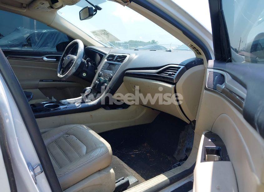 Photo 5 of 2014 Ford Fusion SE (VIN 3FA6P0HD3ER112639)