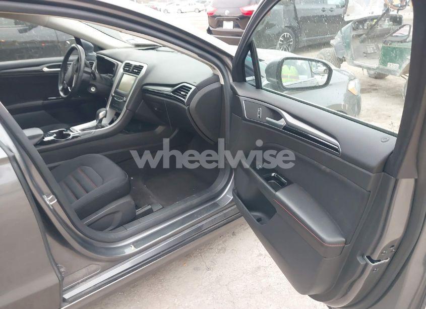 Photo 5 of 2014 Ford Fusion SE (VIN 3FA6P0HD3ER378033)