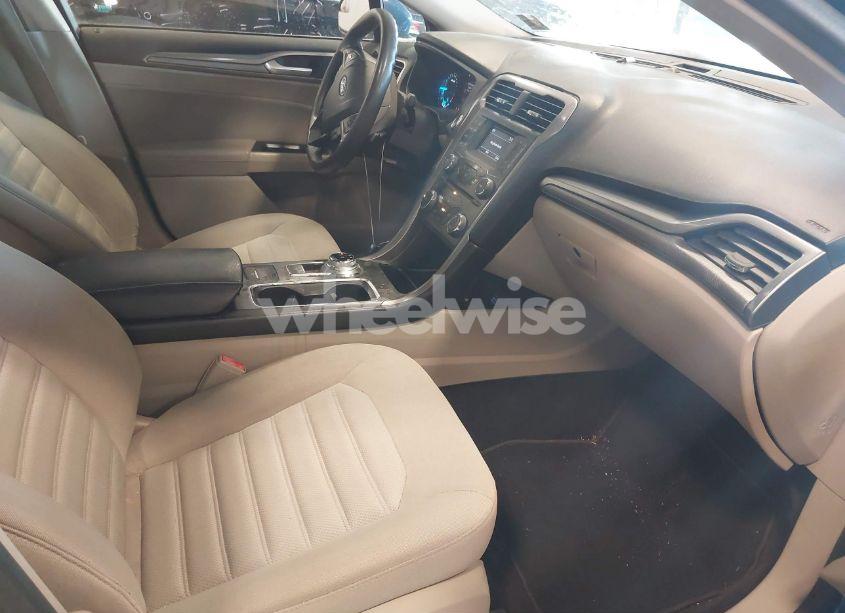 Photo 5 of 2017 Ford Fusion SE (VIN 3FA6P0HD3HR136864)