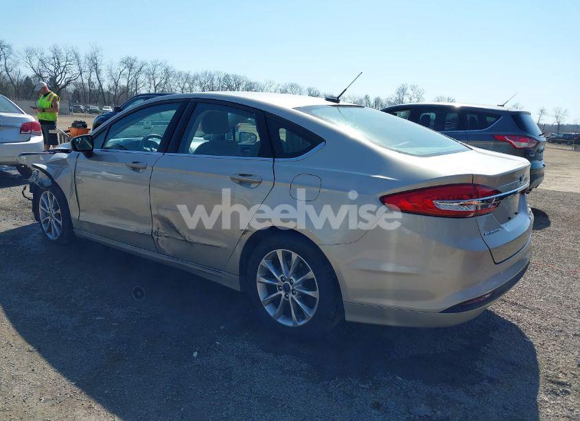 Photo 3 of 2017 Ford Fusion SE (VIN 3FA6P0HD3HR199320)