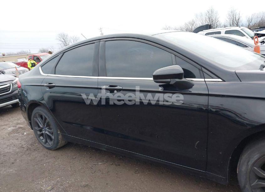 Photo 12 of 2018 Ford Fusion SE (VIN 3FA6P0HD3JR149281)