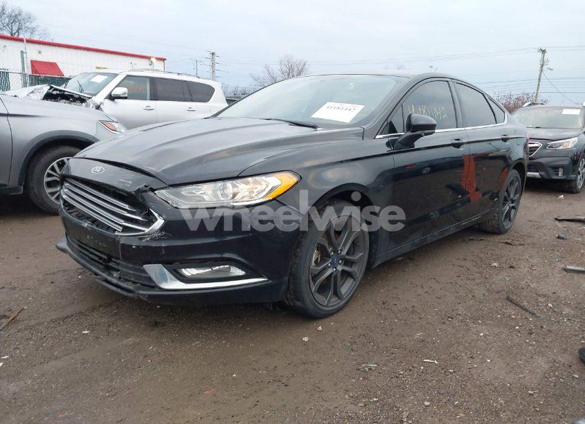 Photo 2 of 2018 Ford Fusion SE (VIN 3FA6P0HD3JR149281)
