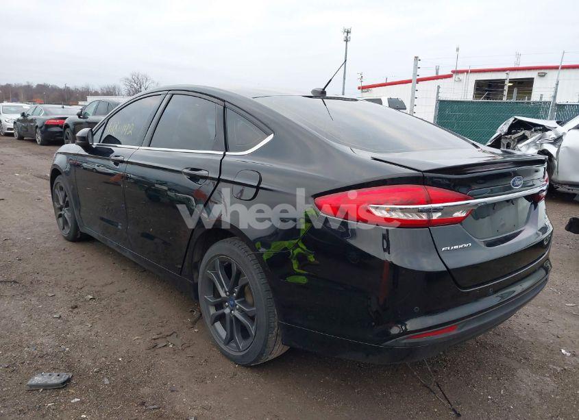 Photo 3 of 2018 Ford Fusion SE (VIN 3FA6P0HD3JR149281)