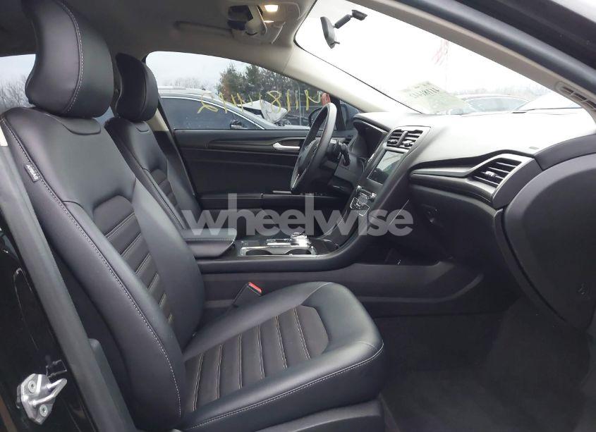 Photo 5 of 2018 Ford Fusion SE (VIN 3FA6P0HD3JR149281)