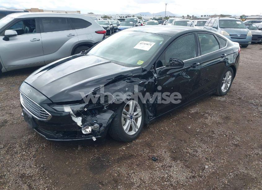 Photo 2 of 2018 Ford Fusion SE (VIN 3FA6P0HD3JR187044)