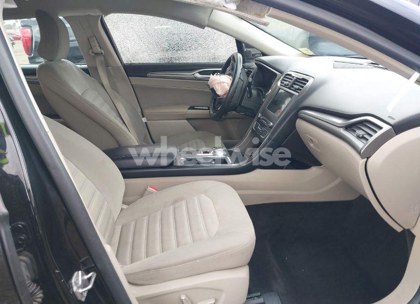 Photo 5 of 2018 Ford Fusion SE (VIN 3FA6P0HD3JR187044)