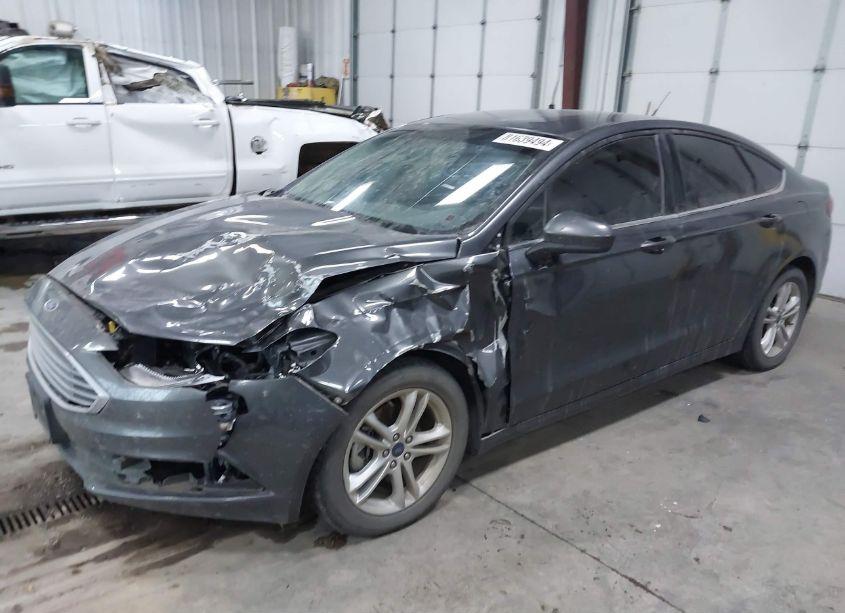 Photo 2 of 2018 Ford Fusion SE (VIN 3FA6P0HD3JR204179)